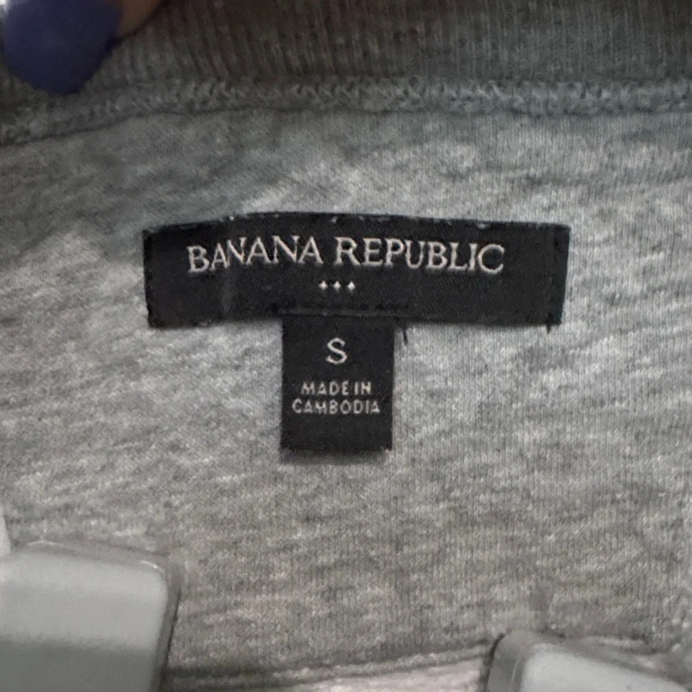 Banana Republic Classic Gray Crewneck Sweater